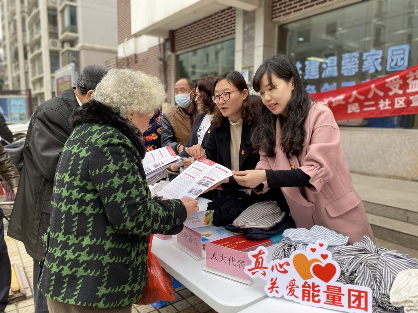 人大代表党史学习教育实境课堂 ——发扬红色传统 传承红色基因